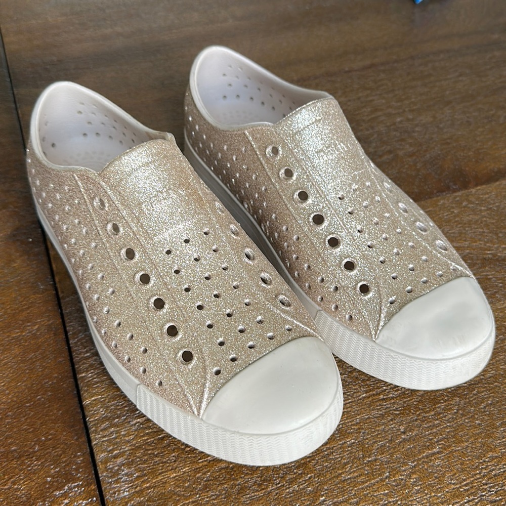 Womens sparkle gold natives